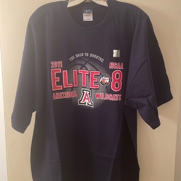 U of Arizona XXL 2011 Elite 8 TSHIRT - Picture 1 of 5